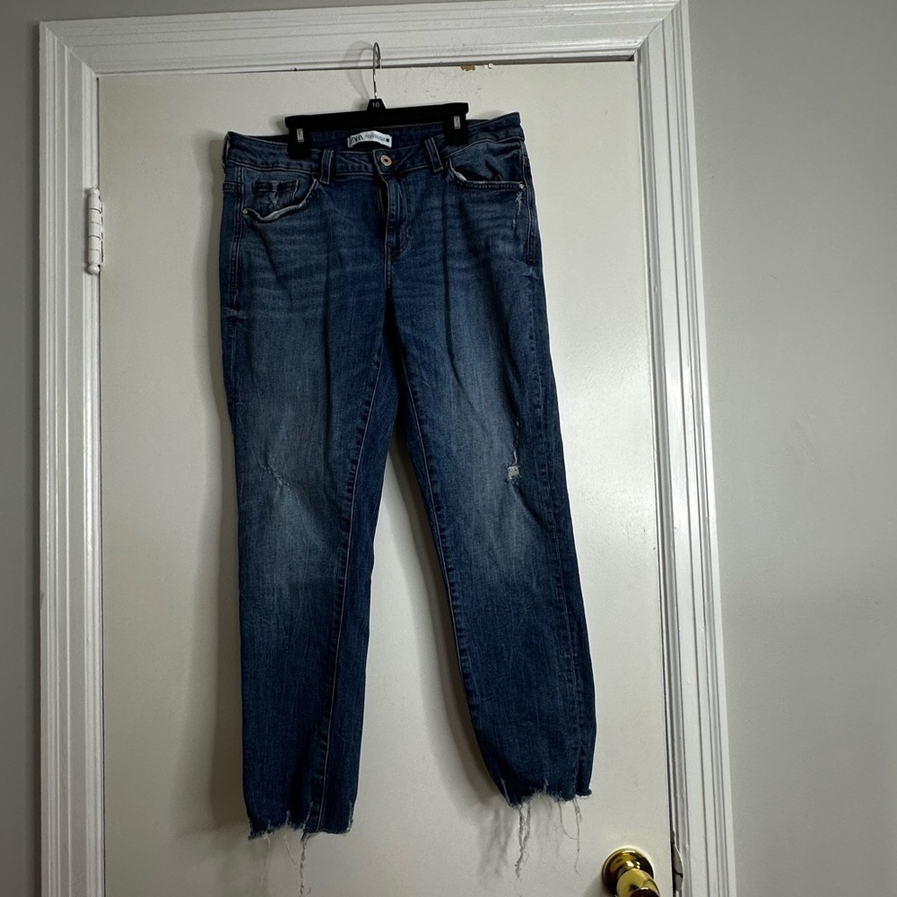 Zara Jeans Size 8 Womens Skinny Mid Rise Dark  Wash Blue Denim. Distressed.